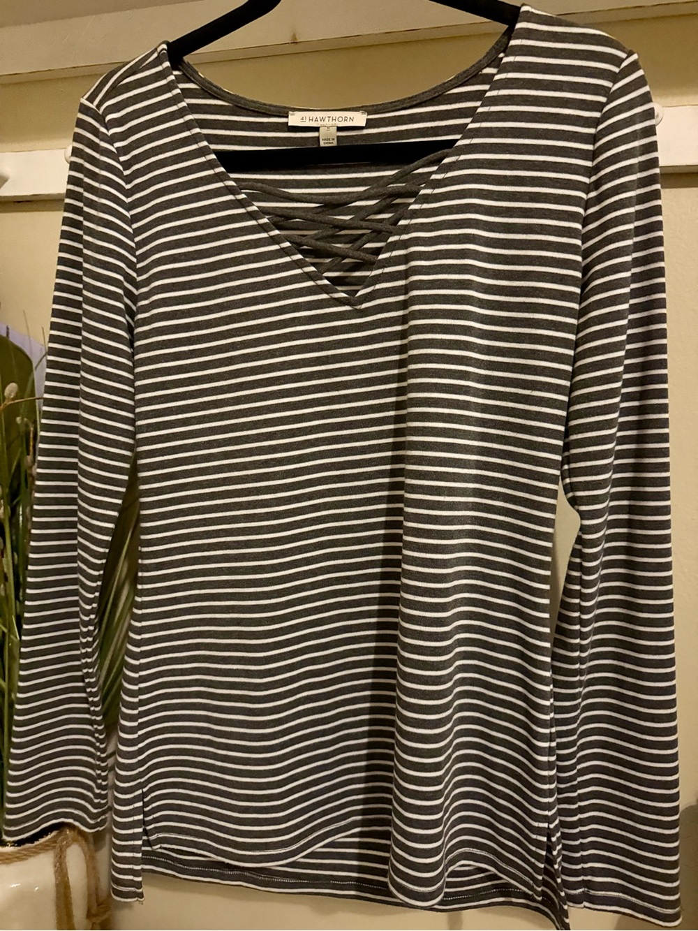 41 Hawthorne Gray White long sleeve shirt Size Medium 💎 EUC 17”ptp